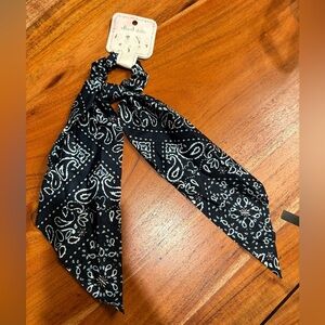 Altar’d State Navy Bandana Boho Print Hair Tie Scarf NWT